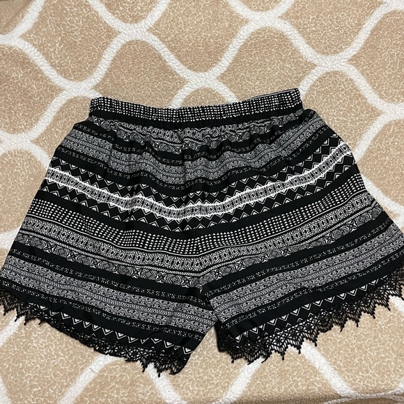 $5 IF BUNDLED Lace Trimmed Dressy Shorts - Picture 3 of 9